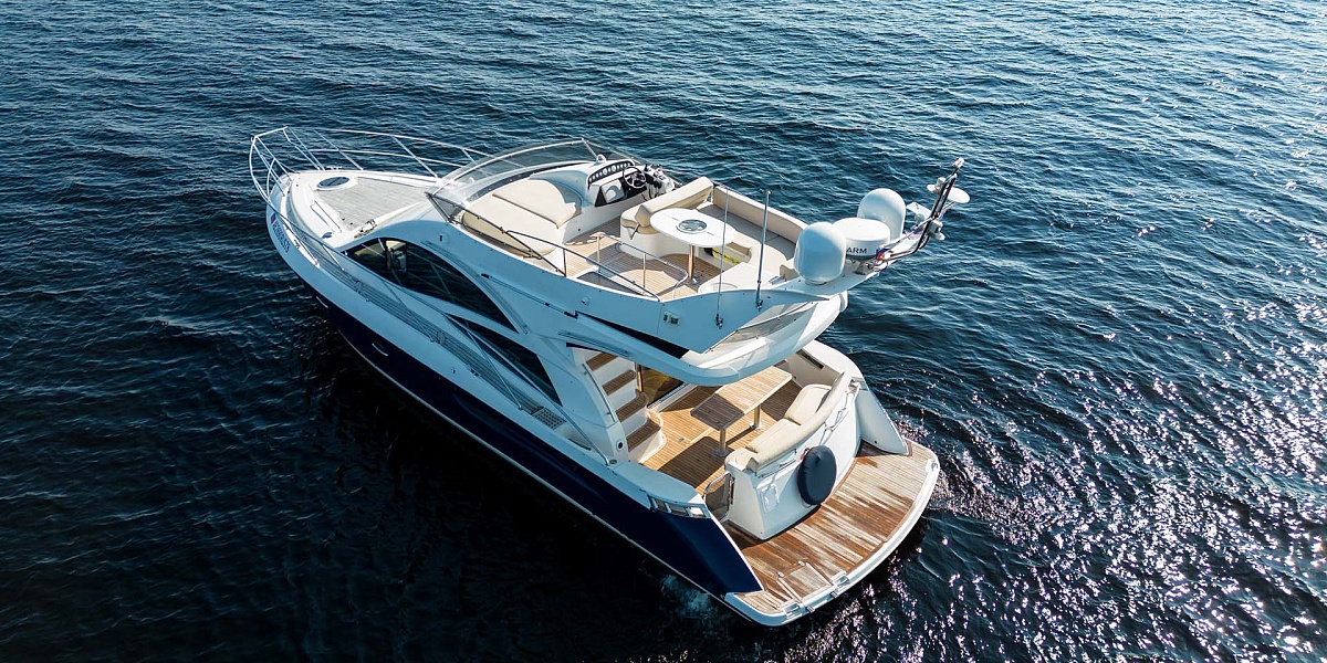 Аренда яхты Galeon 440 в Санкт-Петербурге